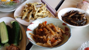 ホンモロコの天ぷらと甘露煮、きゅうり、切干大根